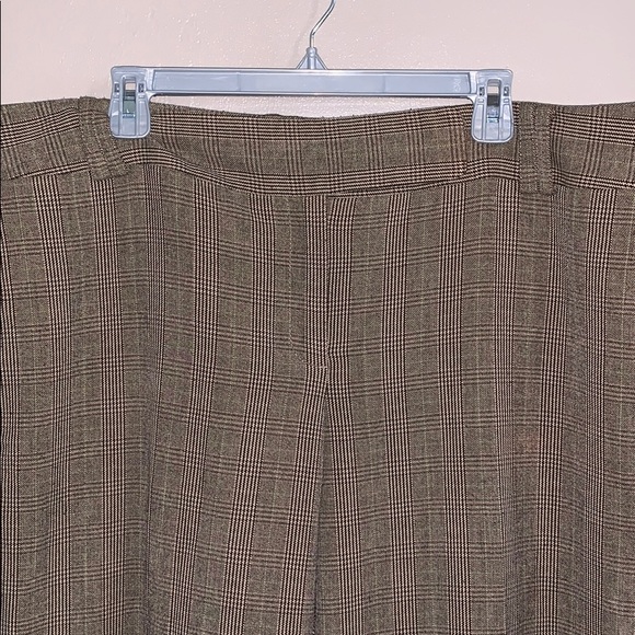 Ann Taylor Pants - Ann Taylor low rise brown plaid dress pant